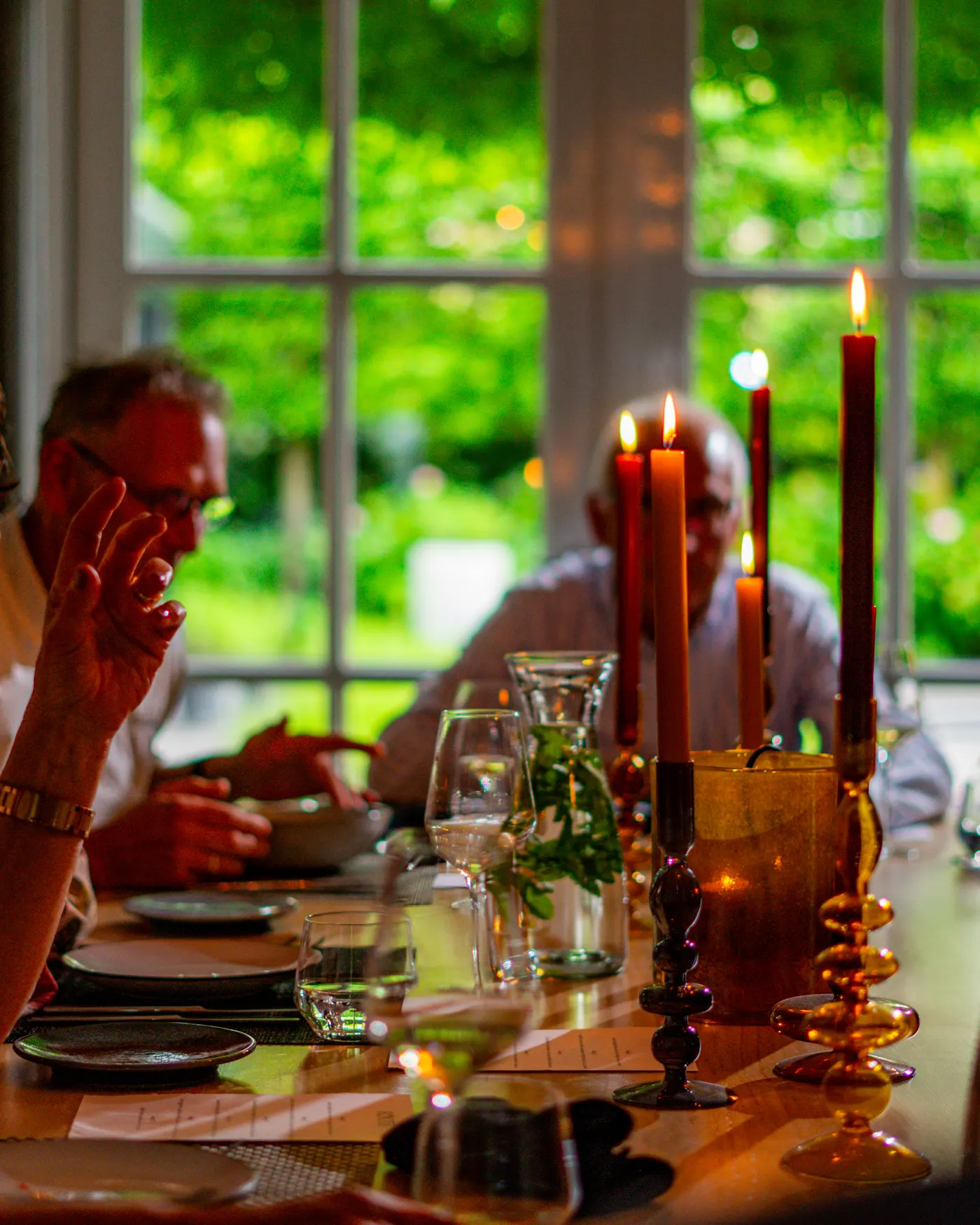 Een besloten diner bij kaarslicht in Roots