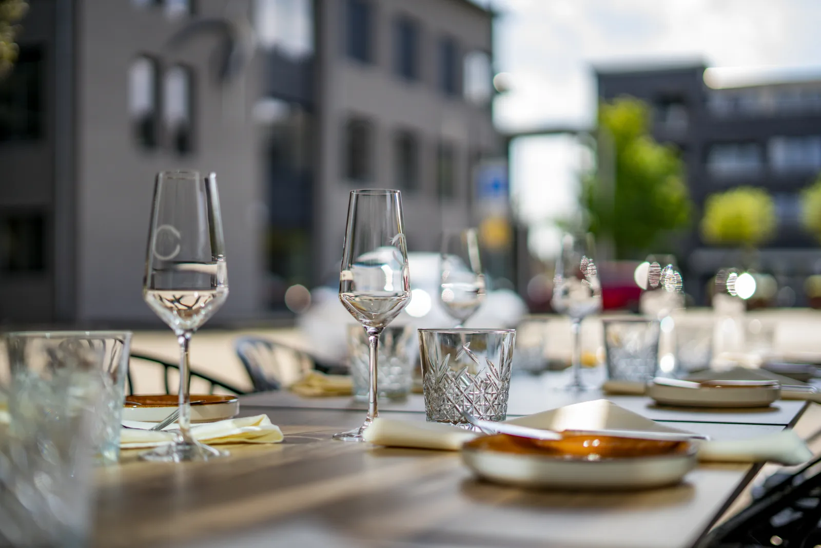 Het terras van Roots, een plek om samen te komen